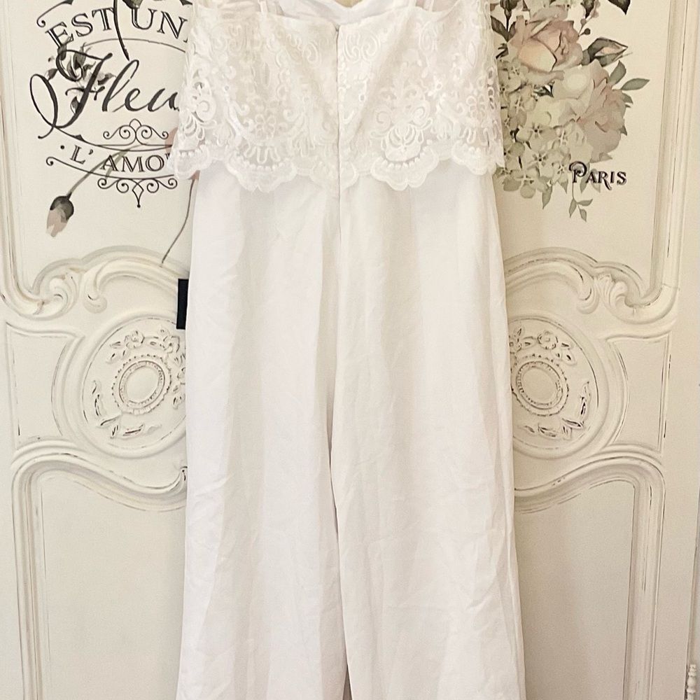Lulus Exquisite Posture Jumpsuit White Floral Embroidered Tiered Size L NWT - Picture 6 of 12